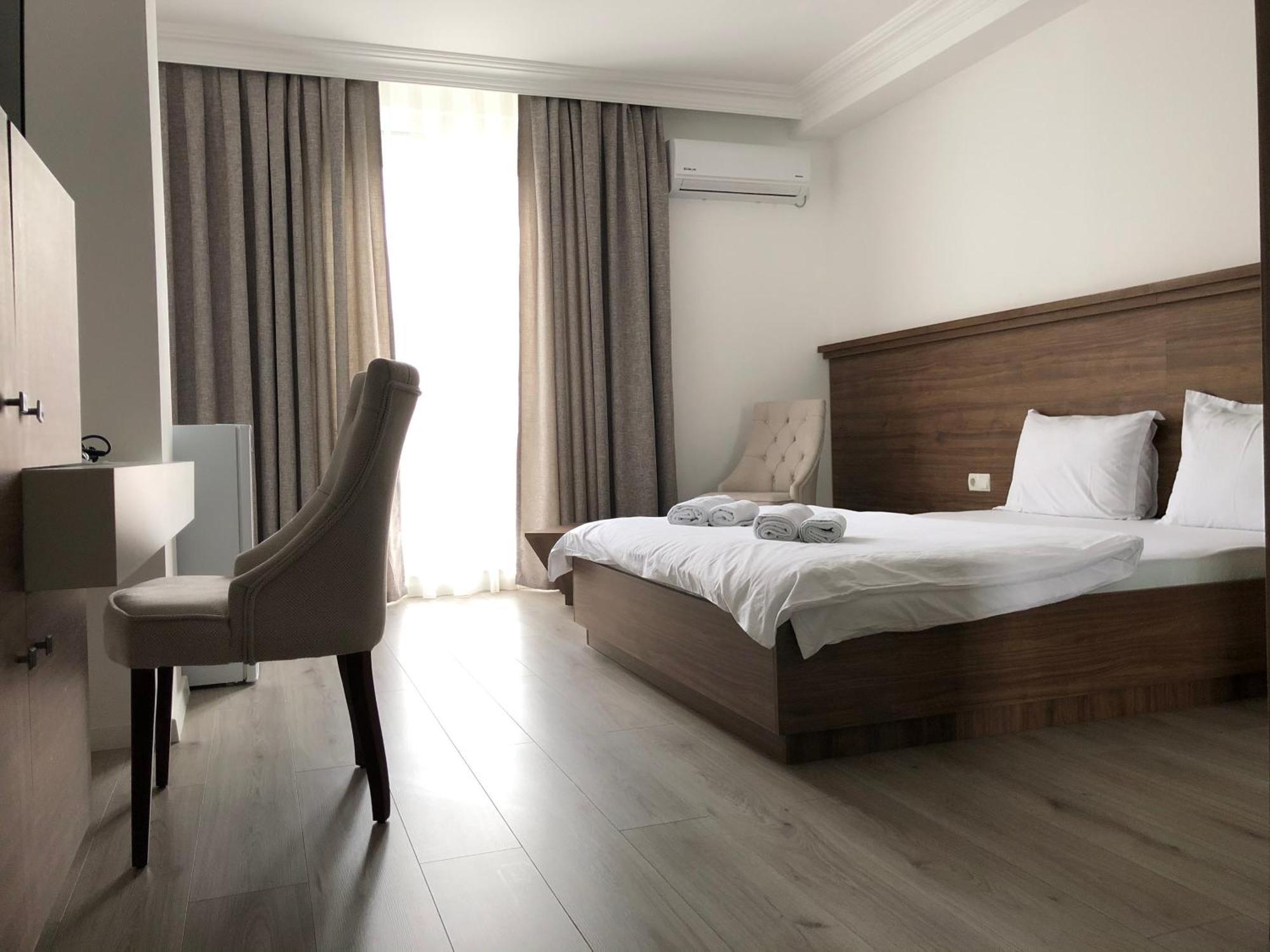 Hotel Dardani Titova Mitrovica Esterno foto