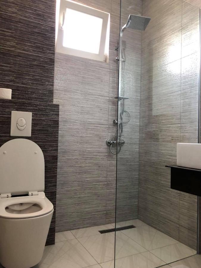 Hotel Dardani Titova Mitrovica Esterno foto