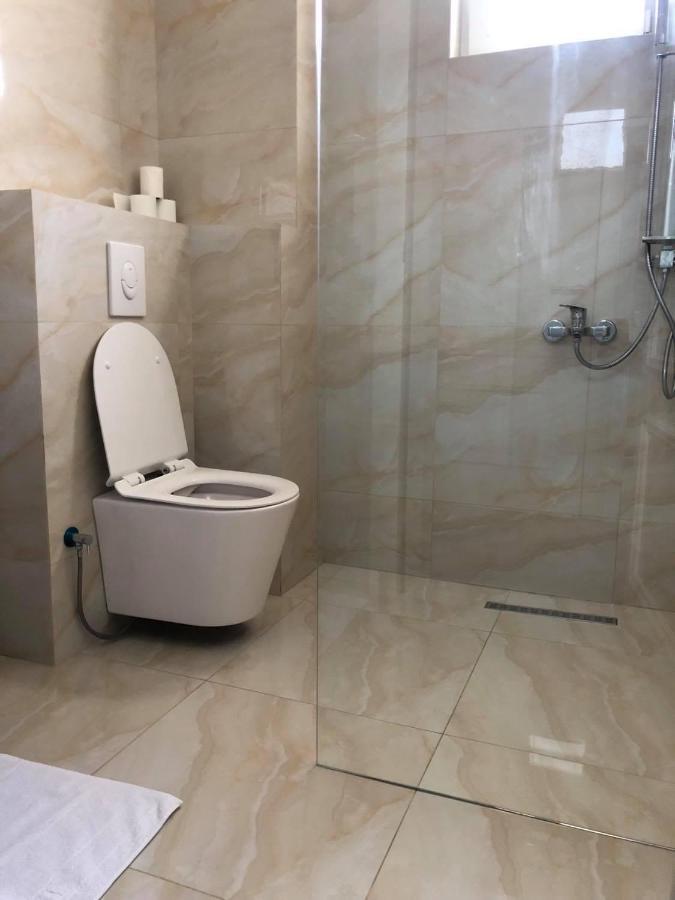 Hotel Dardani Titova Mitrovica Esterno foto